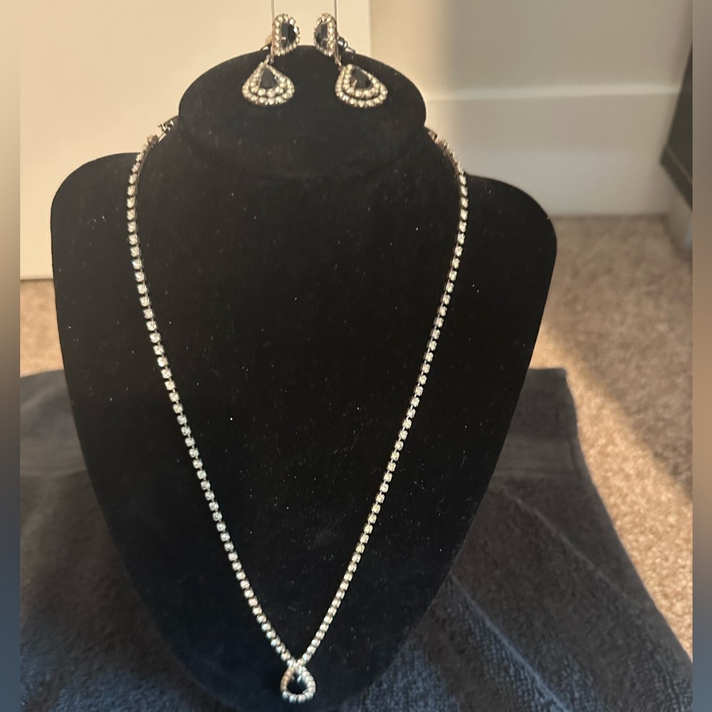 Clear Rhinestone and Black Stone Tear Drop Necklace and Earrings Set (16 Inche